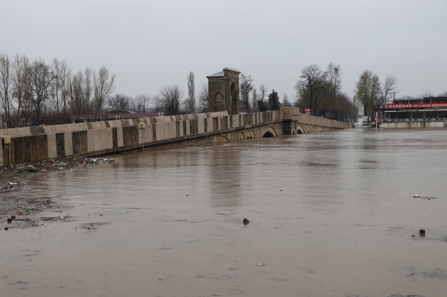 Tunca Köprüsü yağışlardan dolayı trafiğe kapatıldı